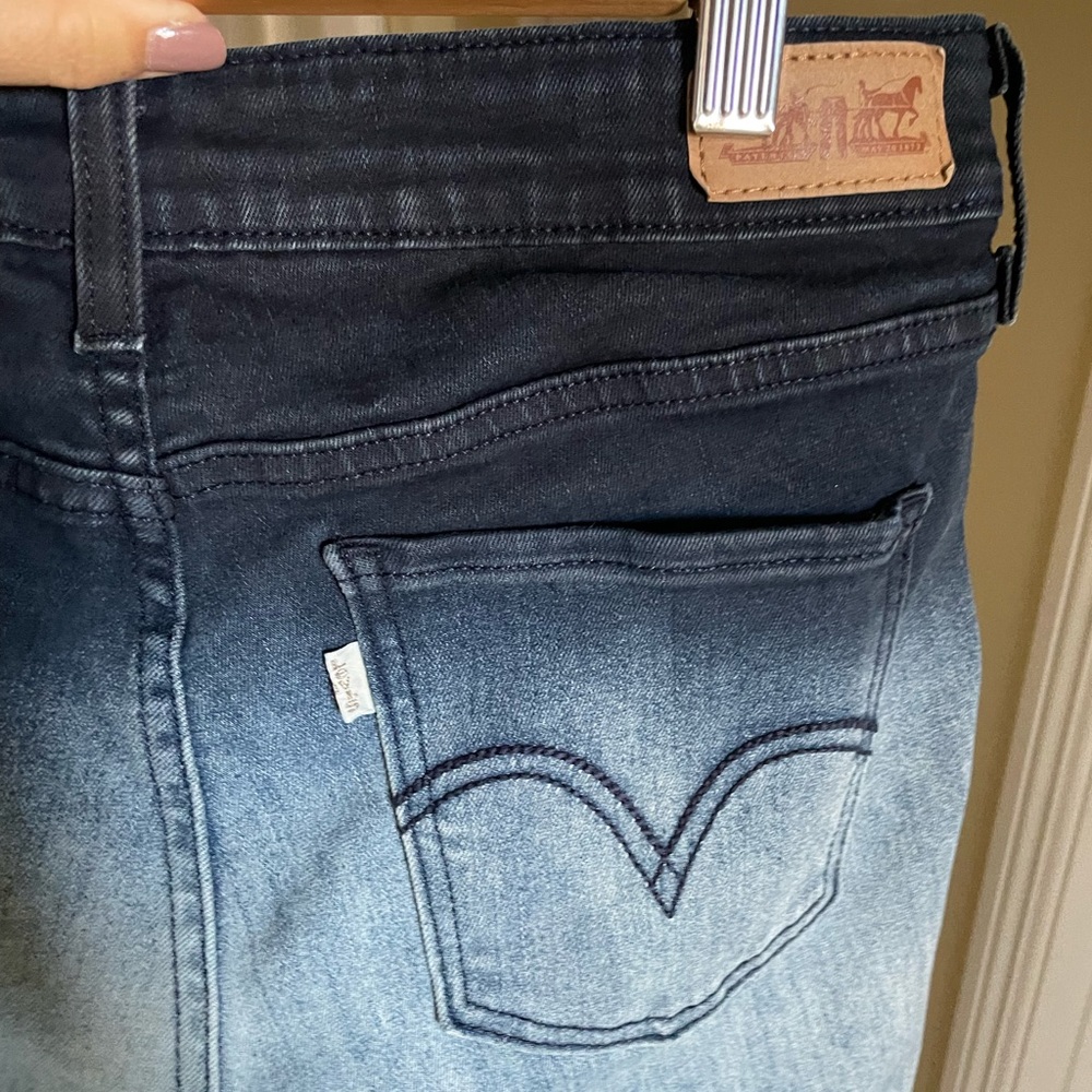 Levis Women’s size 30 Dark to Light Wash Ombre Legging Skinny Jean